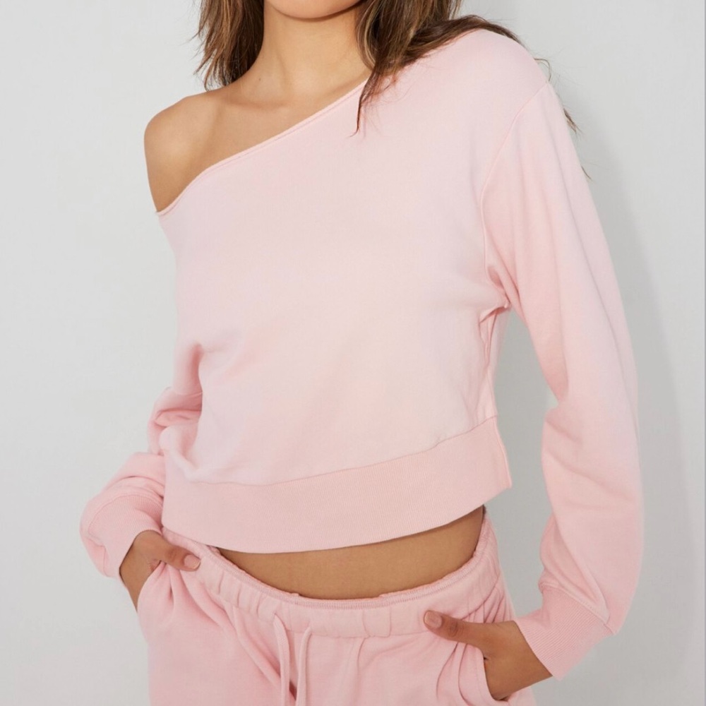 Garage Off Shoulder Cropped Sweatshirt in Chalk Pink